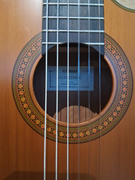 Preview: Yamaha CGX 122 MCC, Rotzeder massiv / Nato, Pickup, Cutaway, gebraucht